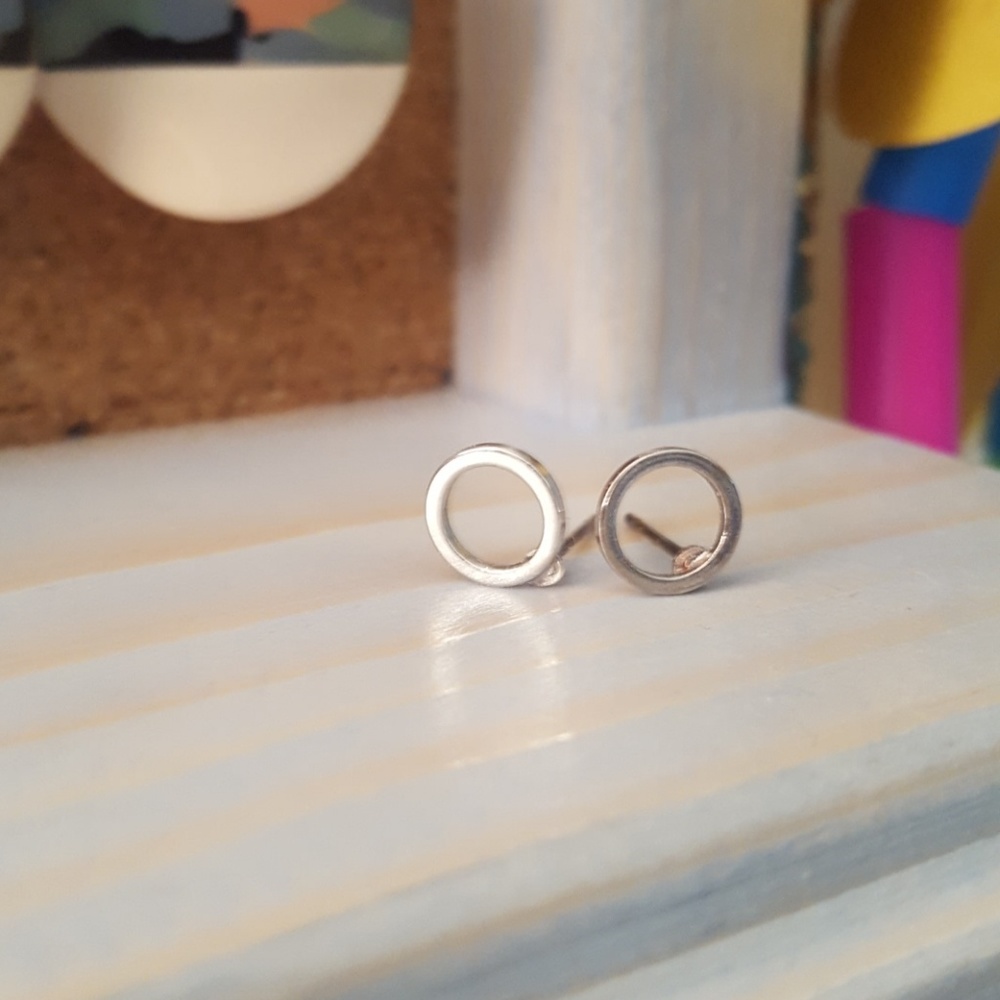 Minimalist studs